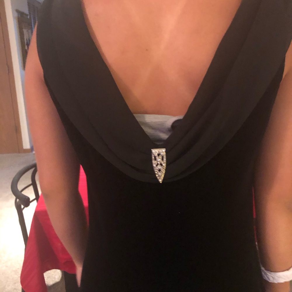 Dresses - Picture 4 of 9